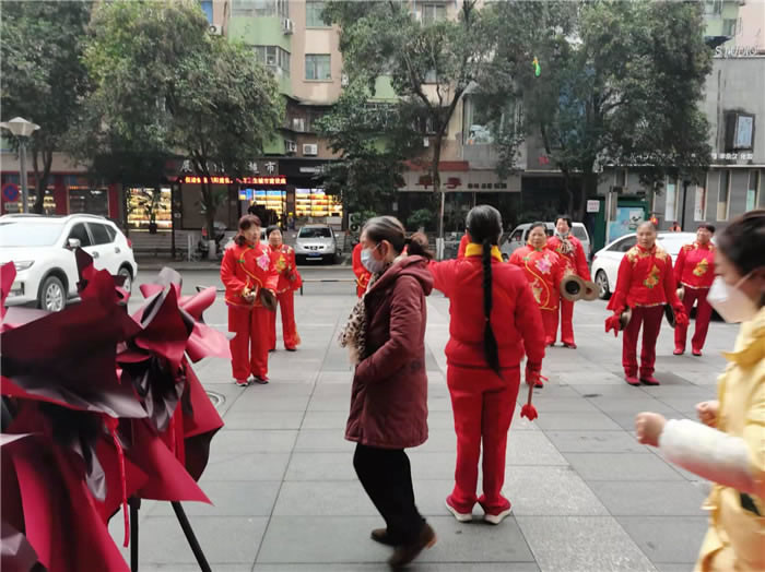 四川中青旅綿陽(yáng)分社、綿陽(yáng)市中旅假日旅行社、綿陽(yáng)自來(lái)文化傳播有限公司24H自助售貨服務(wù)盛大開(kāi)業(yè)