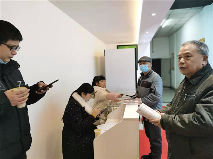 四川中青旅綿陽(yáng)分社、綿陽(yáng)市中旅假日旅行社、綿陽(yáng)自來(lái)文化傳播有限公司24H自助售貨服務(wù)盛大開(kāi)業(yè)