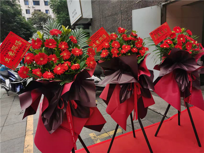 四川中青旅綿陽(yáng)分社、綿陽(yáng)市中旅假日旅行社、綿陽(yáng)自來(lái)文化傳播有限公司24H自助售貨服務(wù)盛大開(kāi)業(yè)