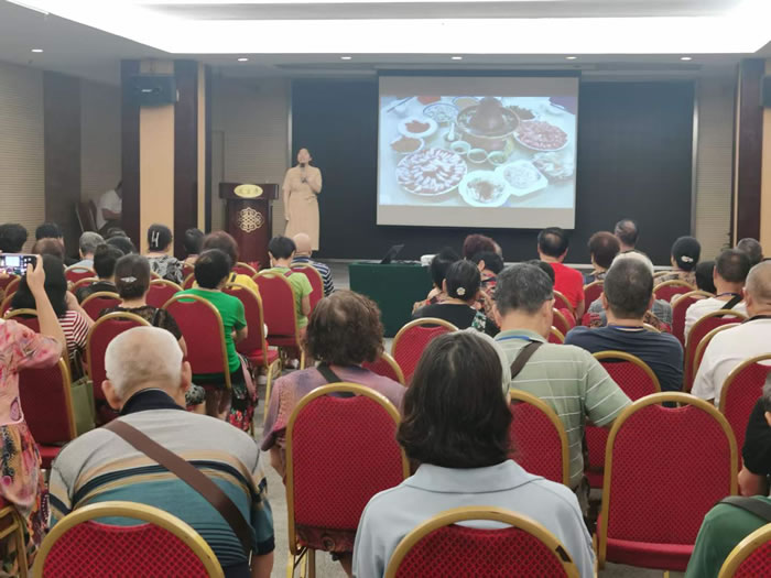 綿陽中旅行假日旅行社舉行胡楊林、南疆專列推薦會(huì)